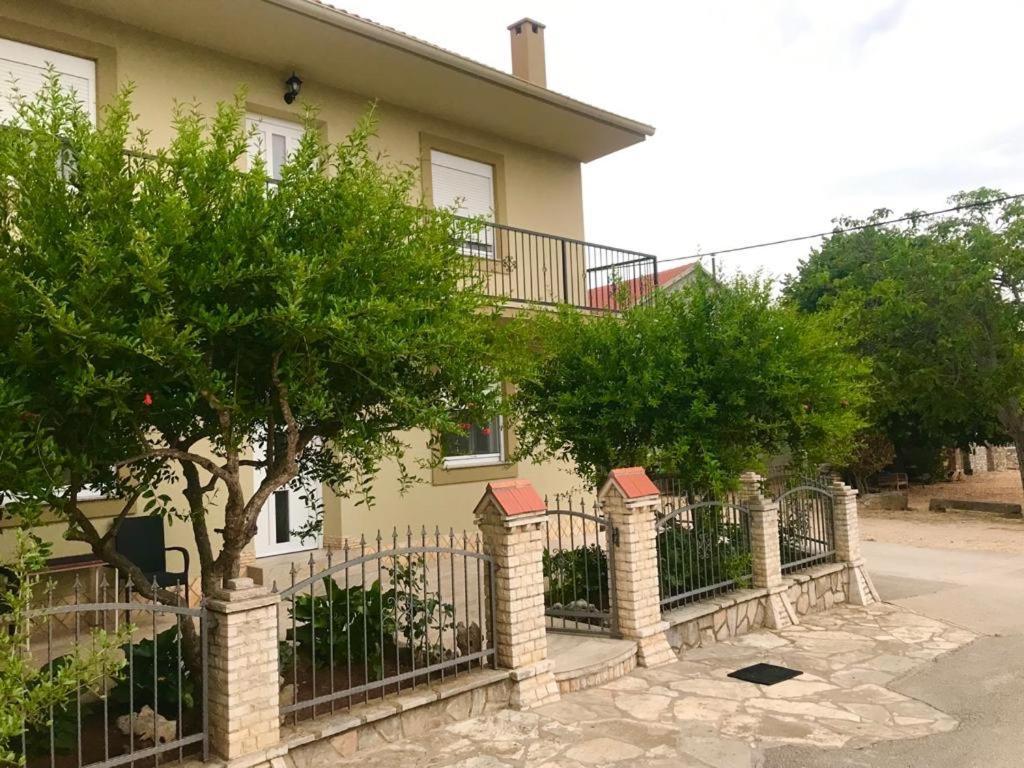 Apartment Mate Pridraga Екстер'єр фото